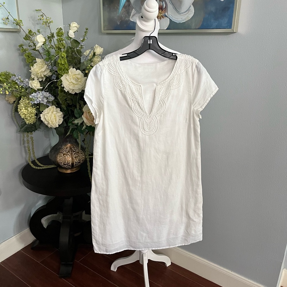 Sommer white dress, size 6 in good condition.